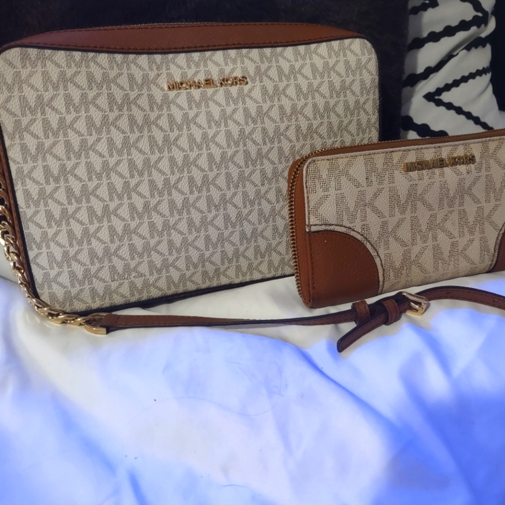 Michael kors bag with wallet